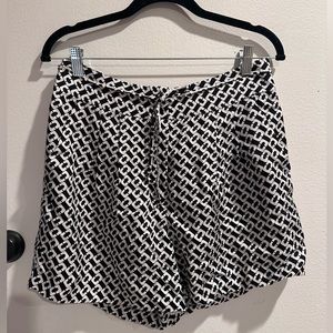 Diane von furstenberg shorts size 6